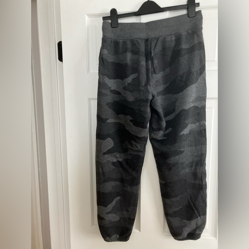 Aerie | Camo Joggers with Distressed Details Medium - Picture 2 of 3